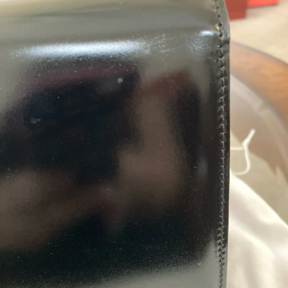 Pre-Loved Authentic Moschino Redwall Black Gold Heart Leather Envelope Clutch - Picture 3 of 9